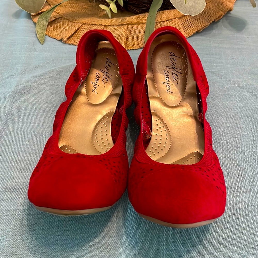 DEXFLEX COMFORT RED SUEDE SCRUNCH FLATS SIZE 9.5